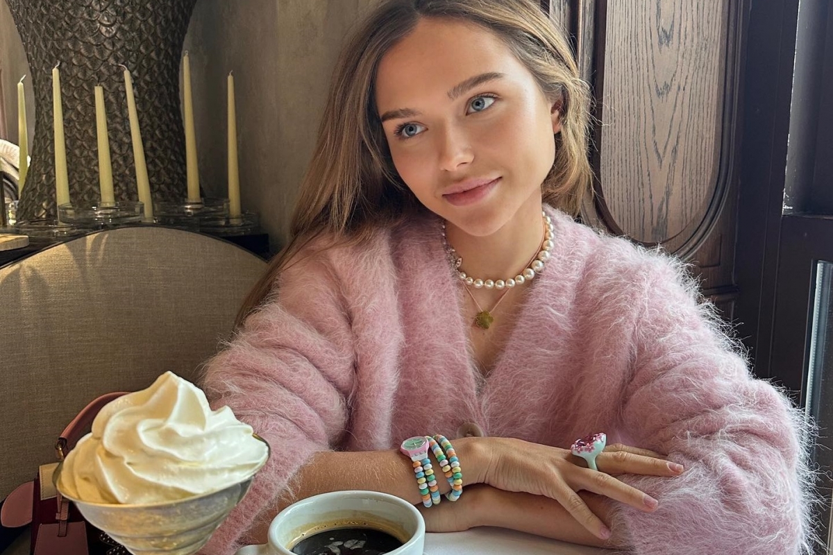 24-летняя дочь Маликова Стеша предстала в образе в стиле «тихой роскоши»